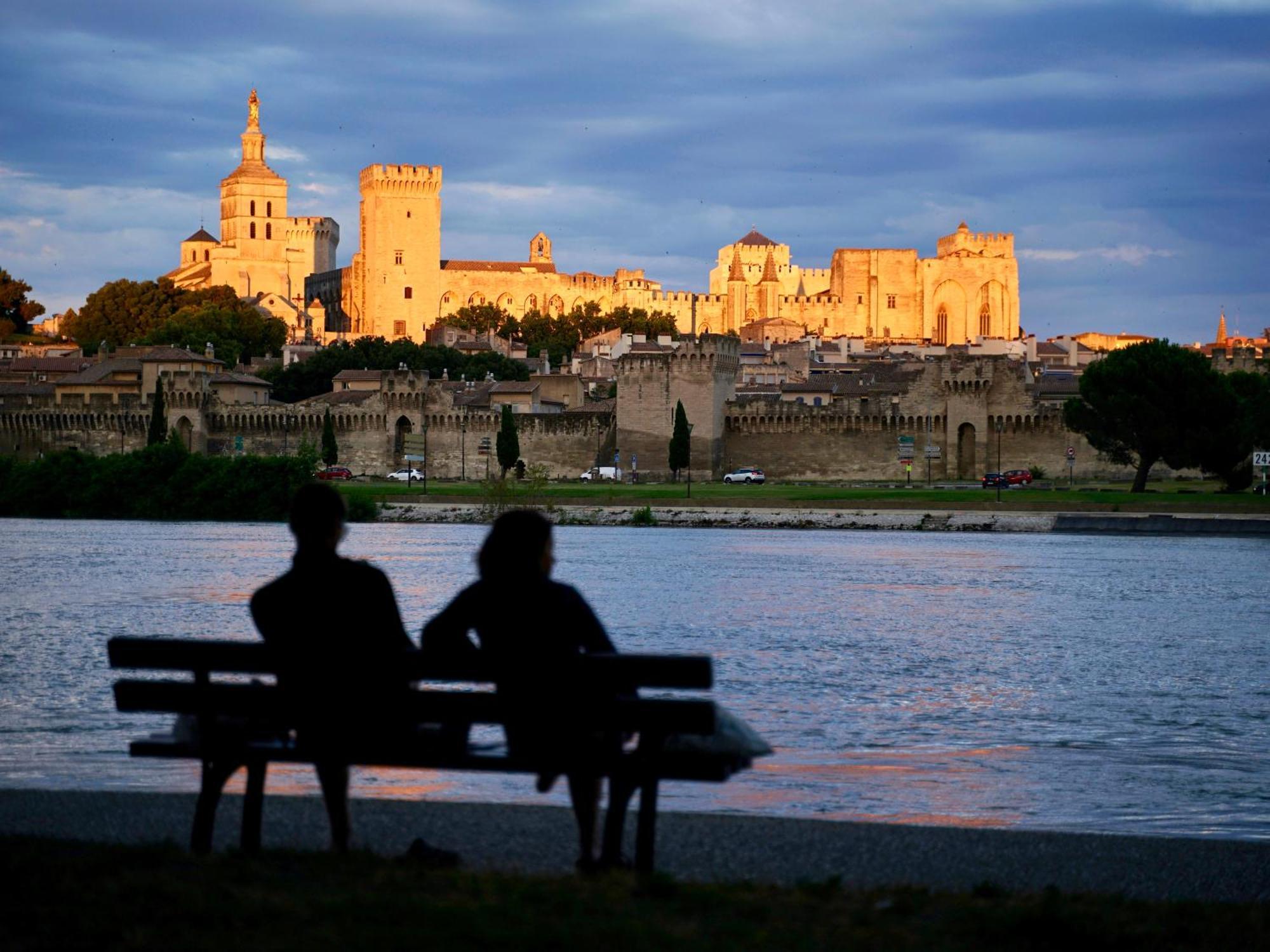 Le Petit Avignon - Chambres & Appartement A Deux Pas Du Pont D'Avignon Et Du Palais Des Papes ภายนอก รูปภาพ